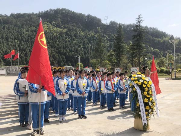 利州中学清明祭英烈活动7_副本.jpg